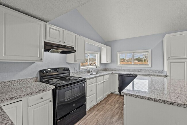 Building Photo - Charming 4-Bedroom, 2-Bath Home in Lamarque, TX