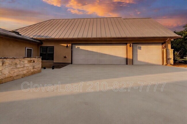 Building Photo - 335 Charon Point