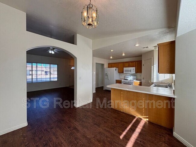 Building Photo - 773 S 220 E Cir