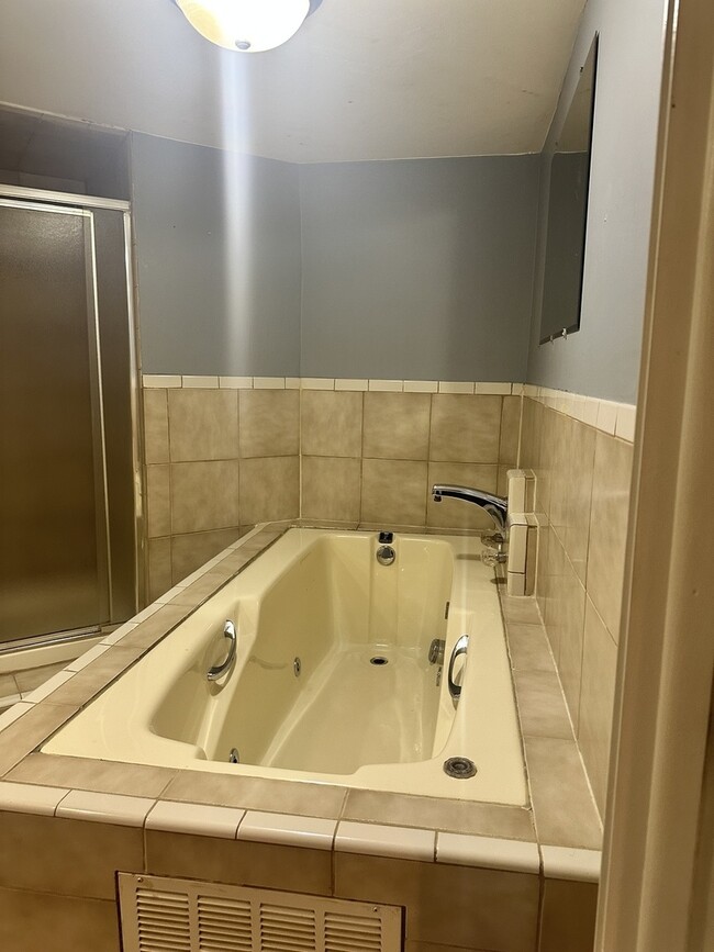 Building Photo - 4517 Park Ave