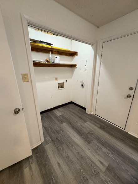 Building Photo - 313 S Bailey St