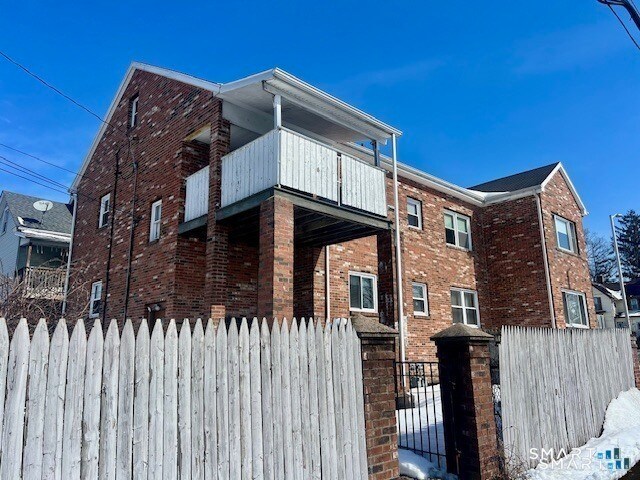 Building Photo - 1567 Main St