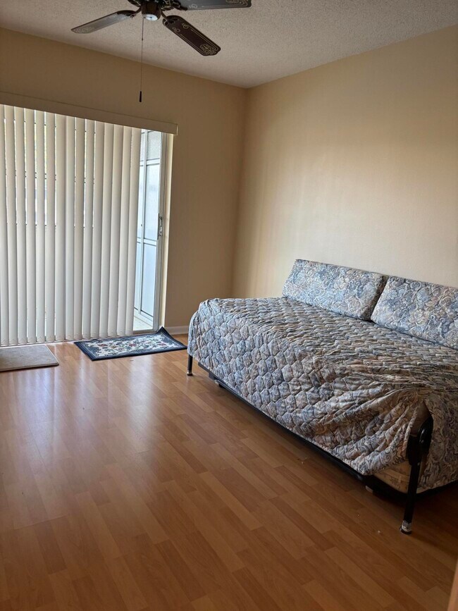 Building Photo - 115 Camden E