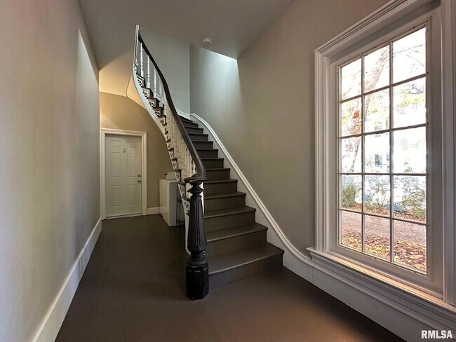 Building Photo - 333 S Douglas Ave