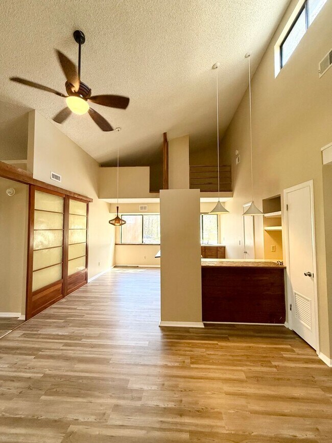 Building Photo - Remodeled!! Close to Shopping, VA Hospital and Hilaman Golf Course!