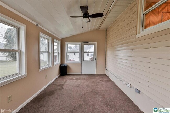 Building Photo - 1557 Greenview Dr
