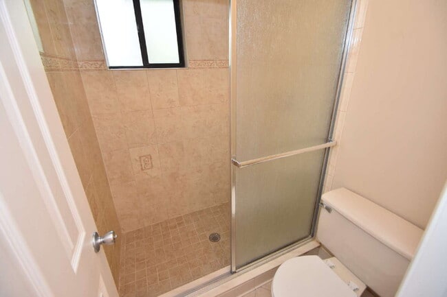 Building Photo - Second floor condo 2/1.5 located at the Fa...