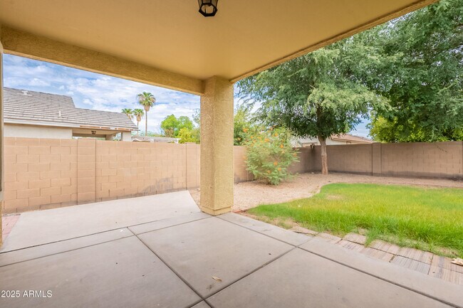 Building Photo - 7062 W Palmaire Ave