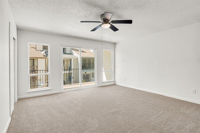 Building Photo - 2022 Lakewood Ct