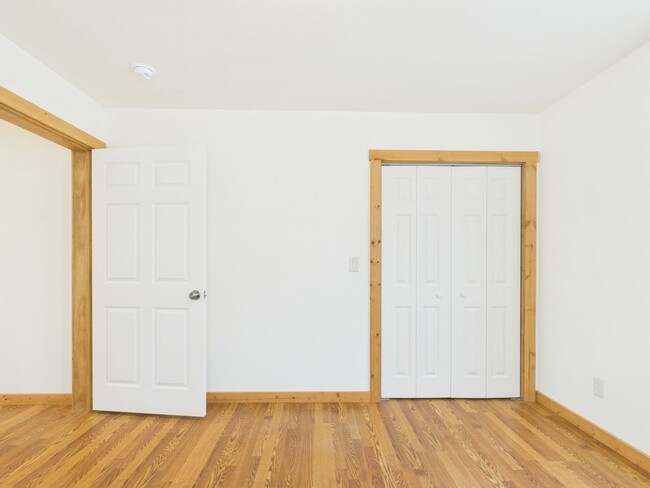 Building Photo - 1124 Thiele Ln