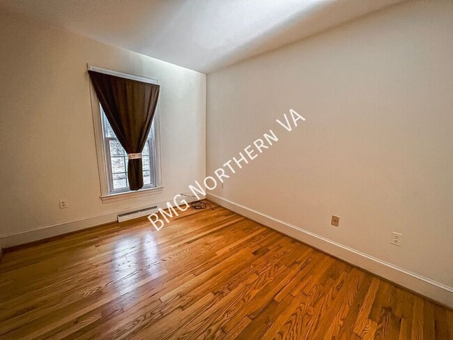 Building Photo - 1325 Lynnbrook Dr