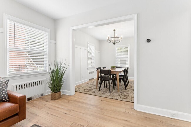Building Photo - Fully Furnished Mid-Term Rental with Utilities Included!!