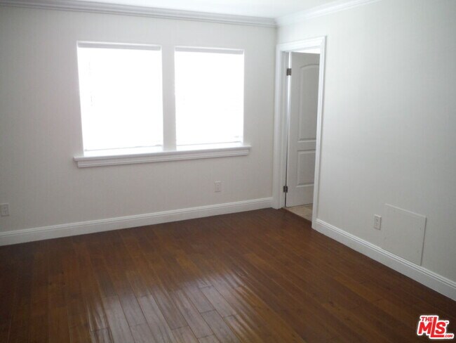 Building Photo - 1821 W 12th Pl