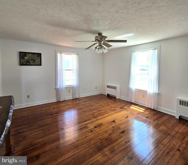 Building Photo - 8293 Leetown Rd