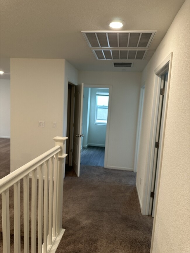 Building Photo - Manteca 5 Bedroom, 3 Bath Executive Style ...