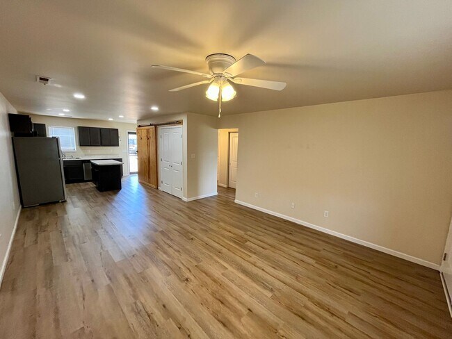 Building Photo - 2 Bedroom | 2 Bathroom | Apartment