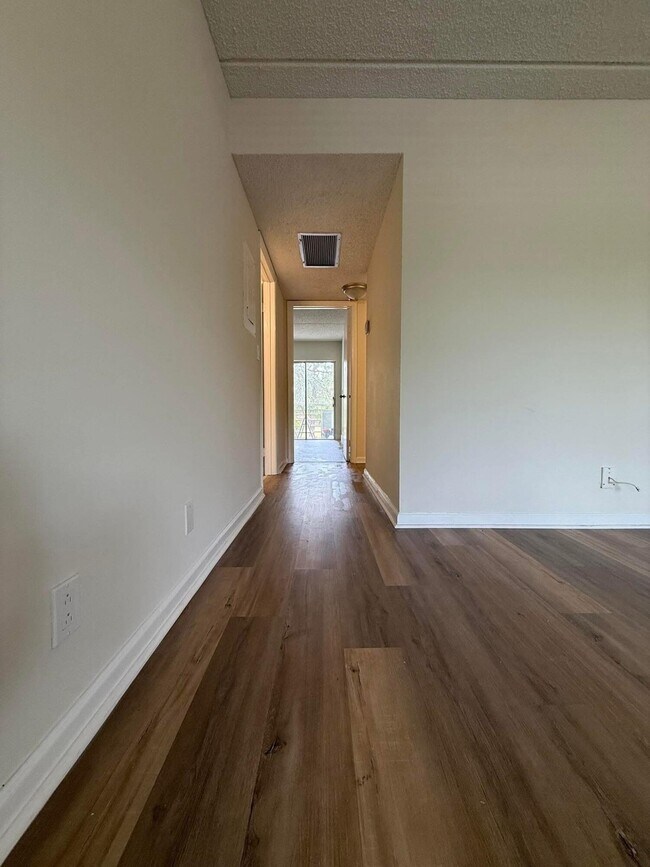 Building Photo - 2000 Springdale Blvd