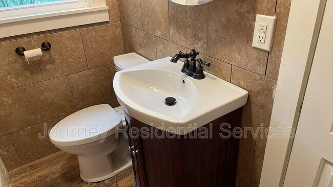 Building Photo - 539 W Weatherspoon St