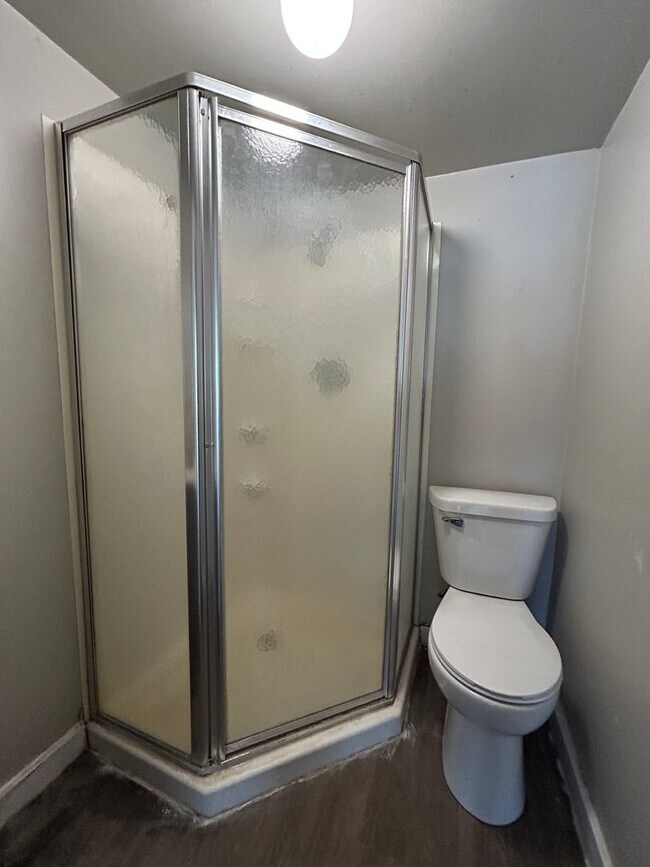 Building Photo - 105 W Emeline St