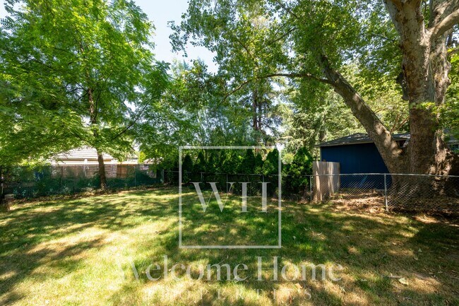 Building Photo - Vintage Home with Room to Entertain