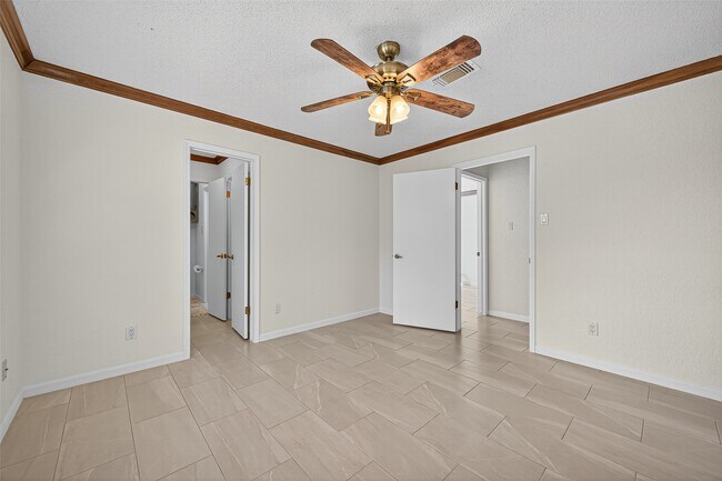 Building Photo - 2711 Yost Blvd