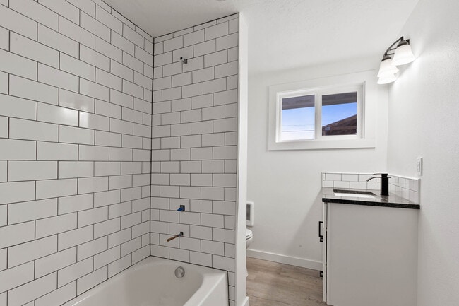 Building Photo - 1027 S Beeman St