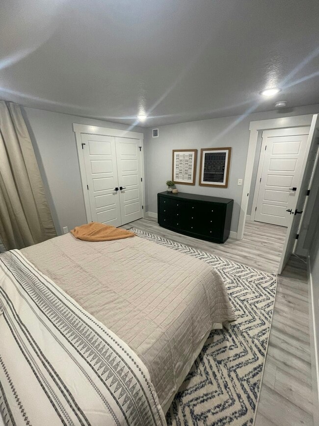 Building Photo - 201 N 20 W