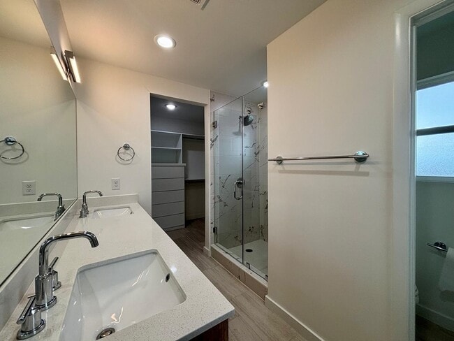 Building Photo - 510 Deer Path Lp