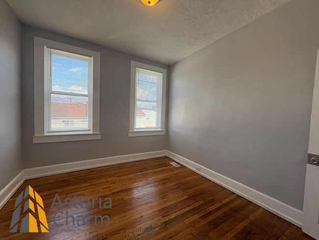 Building Photo - 3-Bedroom Home with Fireplace, Fenced Yard...