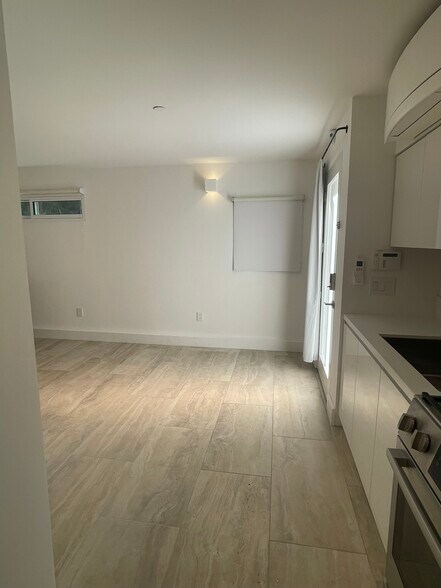 Building Photo - 5111 Ocean Front Walk