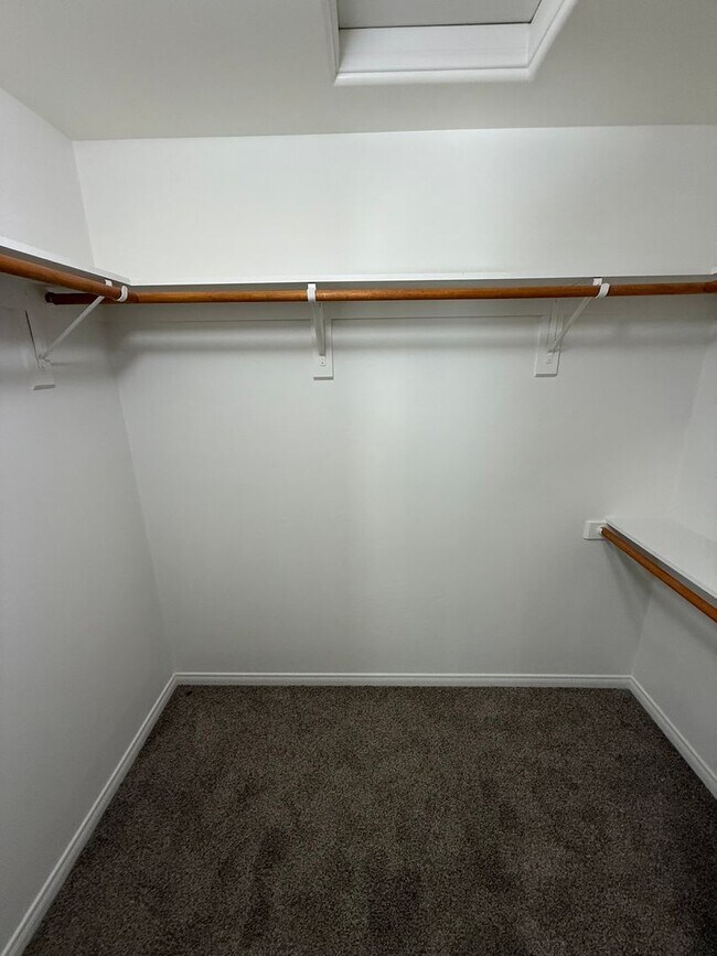 Building Photo - Spacious 4-Bedroom Home in Southwest Baker...