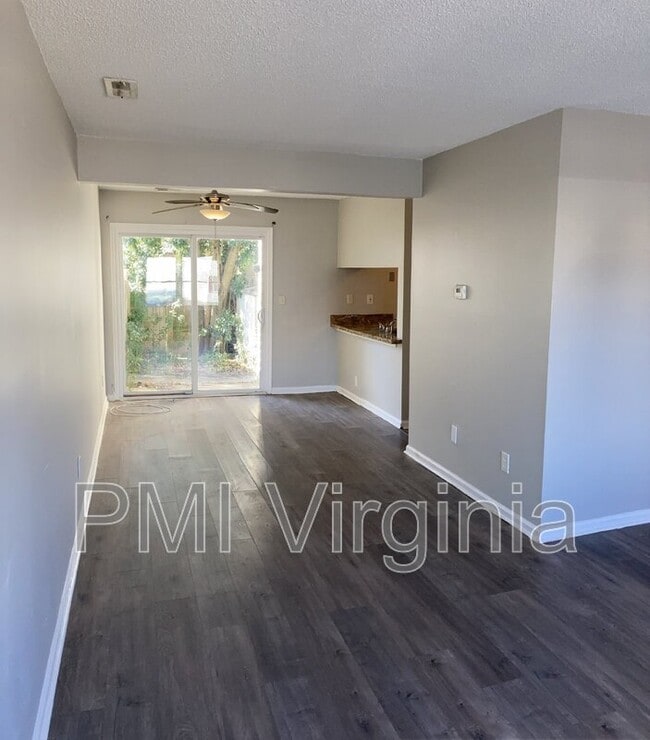 Building Photo - 1077 Commonwealth Pl