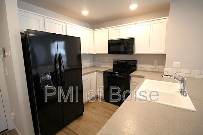 Building Photo - 960 S Nautilus Ave