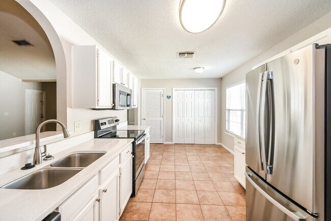 Building Photo - 12151 Silver Saddle Dr