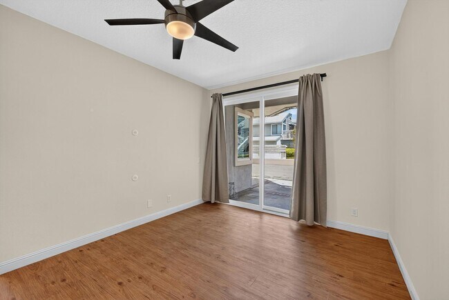 Building Photo - Spacious 2 Bed, 2 Bath Condo in Desirable Northwood