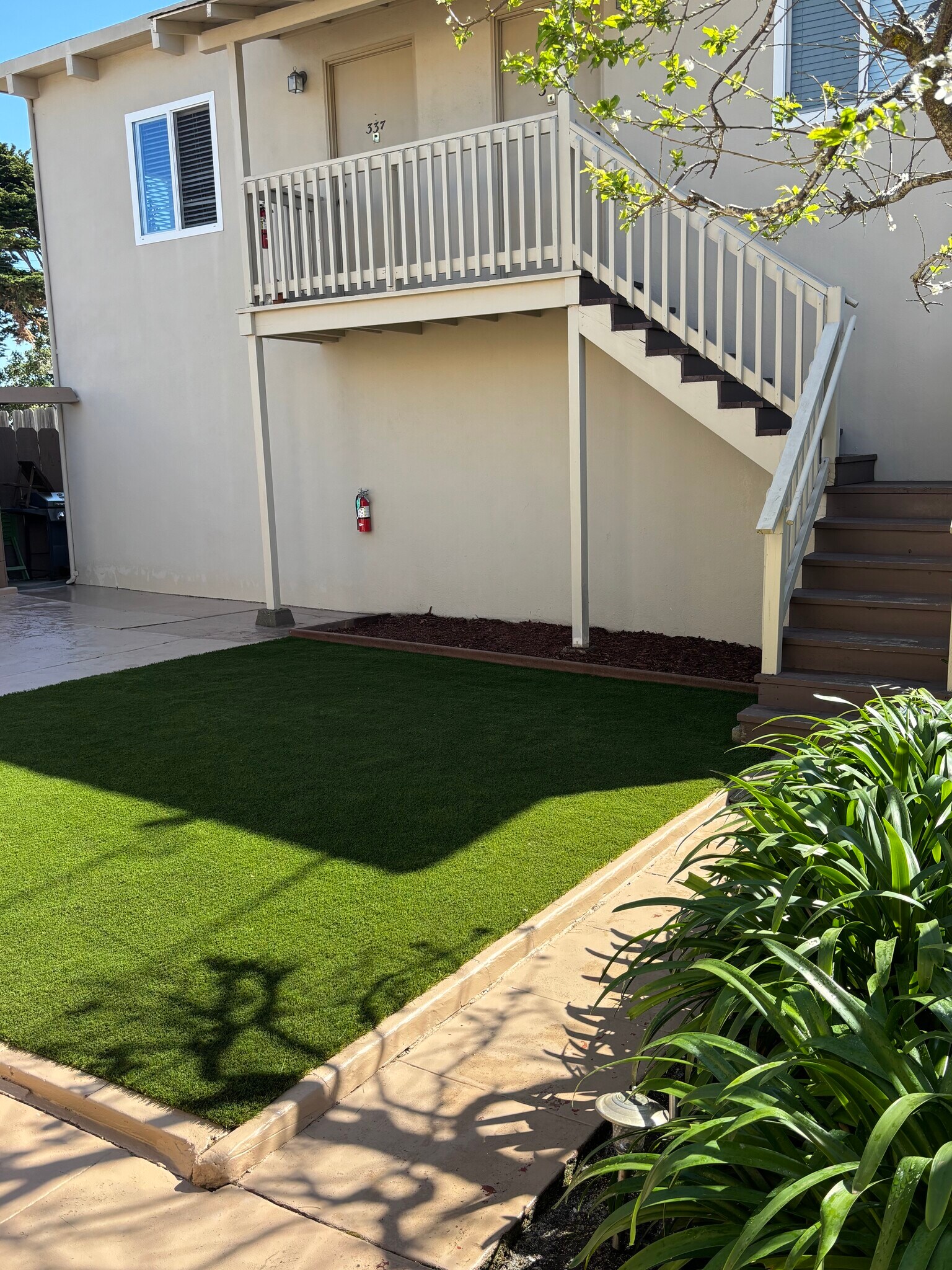 Building Photo - 339 Monroe St