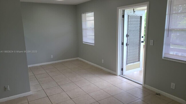 Building Photo - 287 Norwich L