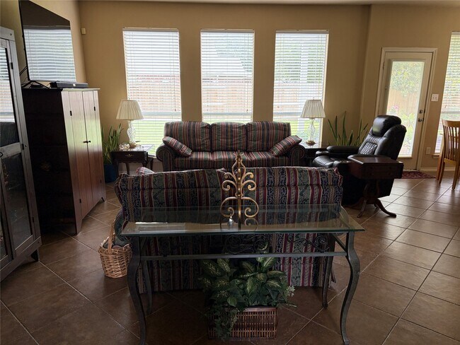 Building Photo - 2515 Silverton Bend
