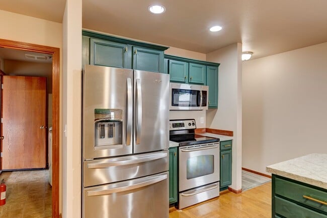 Building Photo - 3 Bedroom/2 Bath with garage home in Crosby Commons