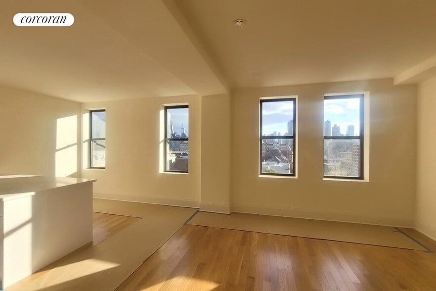 Building Photo - 45 W 81st St