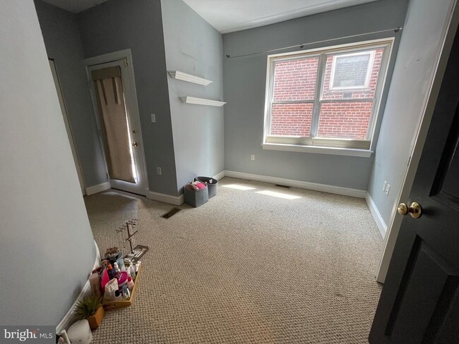 Building Photo - 1417 Chapin St NW