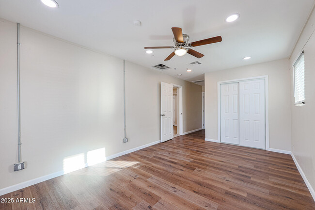 Building Photo - 2301 W Osborn Rd