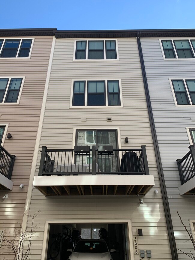 back deck above garage - 3606 Journal St