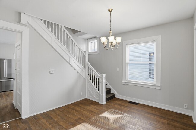 Building Photo - 512 N Beville Ave