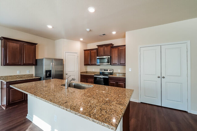 Building Photo - Home for rent in Springville!