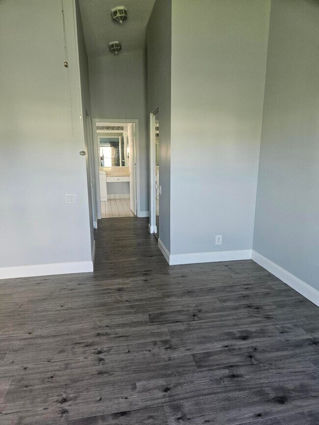 Building Photo - 340 NW Breezy Point Loop