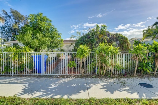 Primary Photo - 2XXX SW 42nd Way
