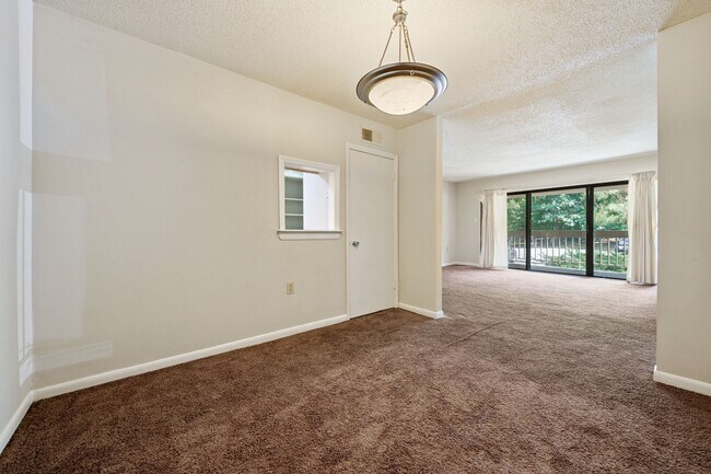 Building Photo - 3 bedroom, 2 bath in Bolinwood!