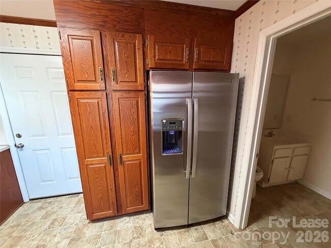 Building Photo - 236 Meadow Oaks Dr