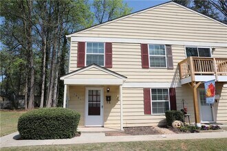Building Photo - 1321 Surrey Ln SW